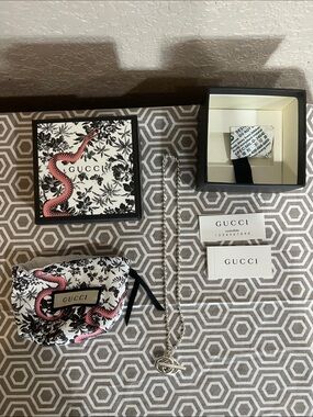 Gucci Silver T-Bar Necklace with Snake-Print Pouch